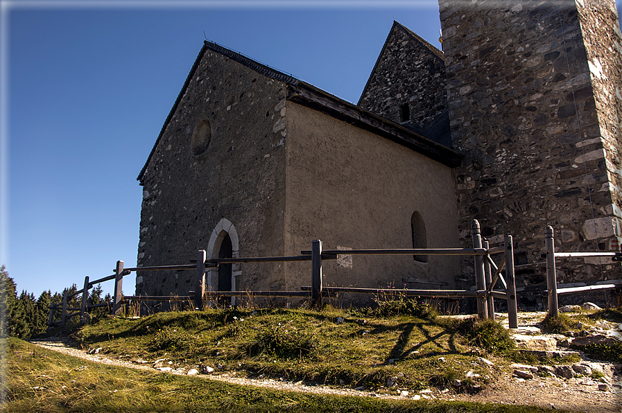 foto Monte San Vigilio e Lago Nero